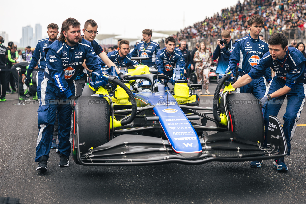 GP CINA, Alexander Albon (THA) Williams Racing FW46 on the grid.

21.04.2024. Formula 1 World Championship, Rd 5, Chinese Grand Prix, Shanghai, China, Gara Day.

- www.xpbimages.com, EMail: requests@xpbimages.com © Copyright: Bearne / XPB Images