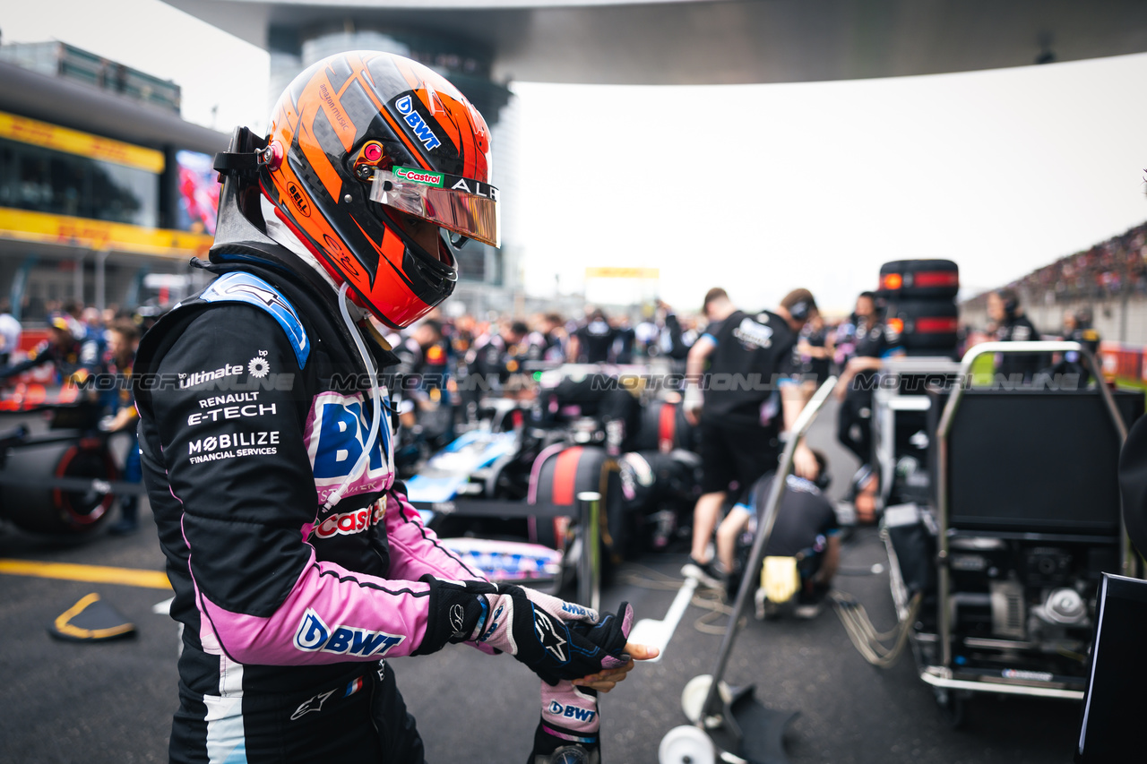 GP CINA, Esteban Ocon (FRA) Alpine F1 Team on the grid.

21.04.2024. Formula 1 World Championship, Rd 5, Chinese Grand Prix, Shanghai, China, Gara Day.

- www.xpbimages.com, EMail: requests@xpbimages.com © Copyright: Bearne / XPB Images