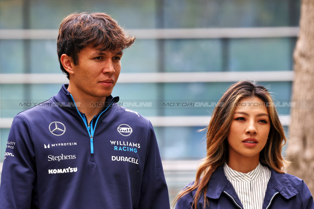 GP CINA, (L to R): Alexander Albon (THA) Williams Racing with girlfriend Muni Lily He (CHN) Professional Golfer.

21.04.2024. Formula 1 World Championship, Rd 5, Chinese Grand Prix, Shanghai, China, Gara Day.

- www.xpbimages.com, EMail: requests@xpbimages.com © Copyright: Rew / XPB Images