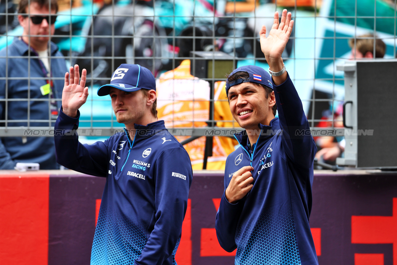 GP CINA, (L to R): Logan Sargeant (USA) Williams Racing e Alexander Albon (THA) Williams Racing on the drivers' parade.

21.04.2024. Formula 1 World Championship, Rd 5, Chinese Grand Prix, Shanghai, China, Gara Day.

 - www.xpbimages.com, EMail: requests@xpbimages.com © Copyright: Coates / XPB Images