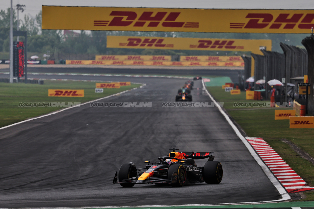 GP CINA, Max Verstappen (NLD) Red Bull Racing RB20.

21.04.2024. Formula 1 World Championship, Rd 5, Chinese Grand Prix, Shanghai, China, Gara Day.

- www.xpbimages.com, EMail: requests@xpbimages.com © Copyright: Rew / XPB Images