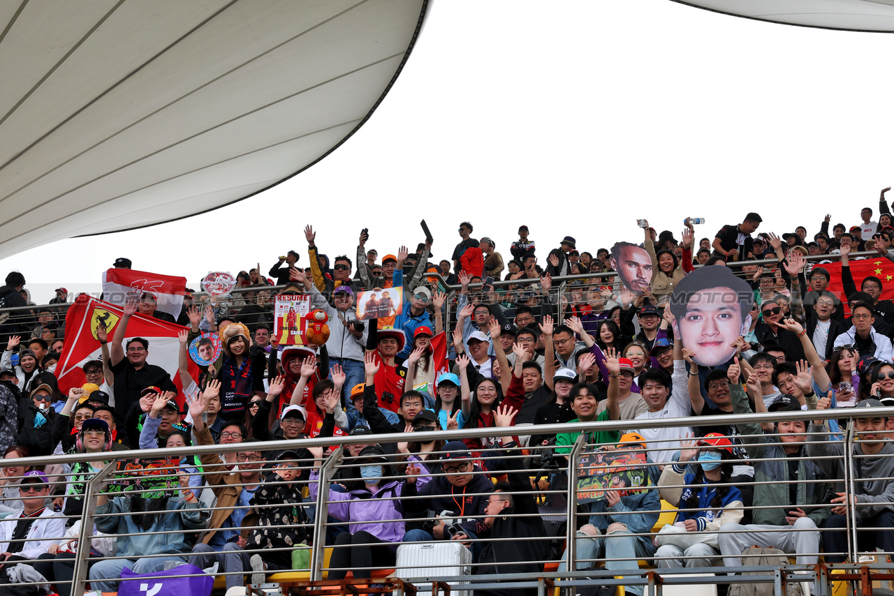 GP CINA, Circuit Atmosfera - fans in the grandstand.

21.04.2024. Formula 1 World Championship, Rd 5, Chinese Grand Prix, Shanghai, China, Gara Day.

- www.xpbimages.com, EMail: requests@xpbimages.com © Copyright: Rew / XPB Images