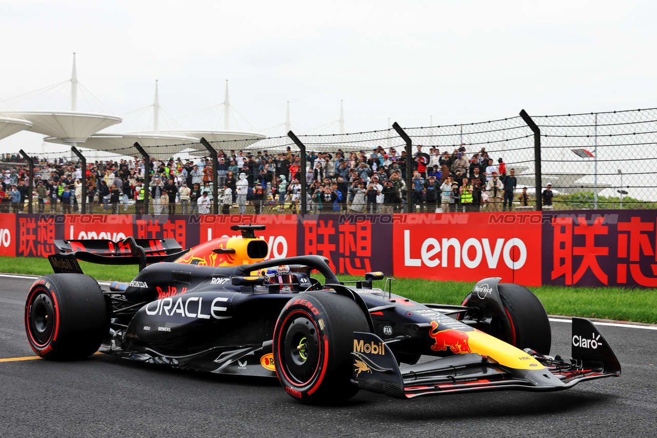 GP CINA, Max Verstappen (NLD) Red Bull Racing RB20 on the grid.

21.04.2024. Formula 1 World Championship, Rd 5, Chinese Grand Prix, Shanghai, China, Gara Day.

- www.xpbimages.com, EMail: requests@xpbimages.com © Copyright: Rew / XPB Images