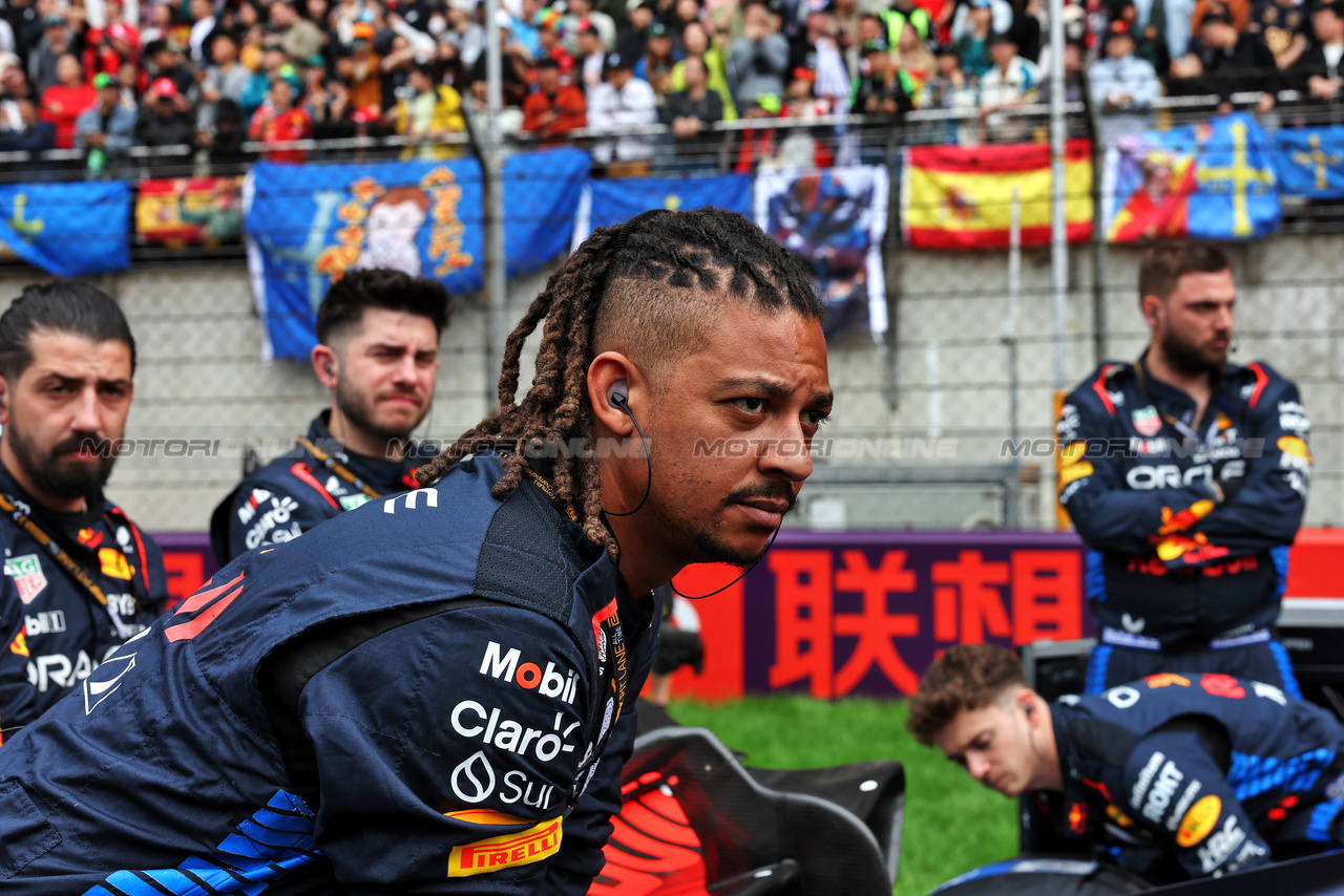 GP CINA, Red Bull Racing meccanici on the grid.

21.04.2024. Formula 1 World Championship, Rd 5, Chinese Grand Prix, Shanghai, China, Gara Day.

- www.xpbimages.com, EMail: requests@xpbimages.com © Copyright: Rew / XPB Images