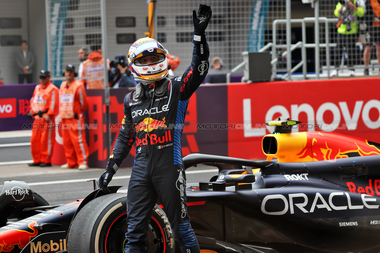 GP CINA, Gara winner Max Verstappen (NLD) Red Bull Racing RB20 celebrates in parc ferme.

21.04.2024. Formula 1 World Championship, Rd 5, Chinese Grand Prix, Shanghai, China, Gara Day.

- www.xpbimages.com, EMail: requests@xpbimages.com © Copyright: Rew / XPB Images