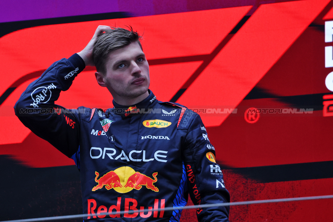 GP CINA, Gara winner Max Verstappen (NLD) Red Bull Racing on the podium.

21.04.2024. Formula 1 World Championship, Rd 5, Chinese Grand Prix, Shanghai, China, Gara Day.

- www.xpbimages.com, EMail: requests@xpbimages.com © Copyright: Rew / XPB Images