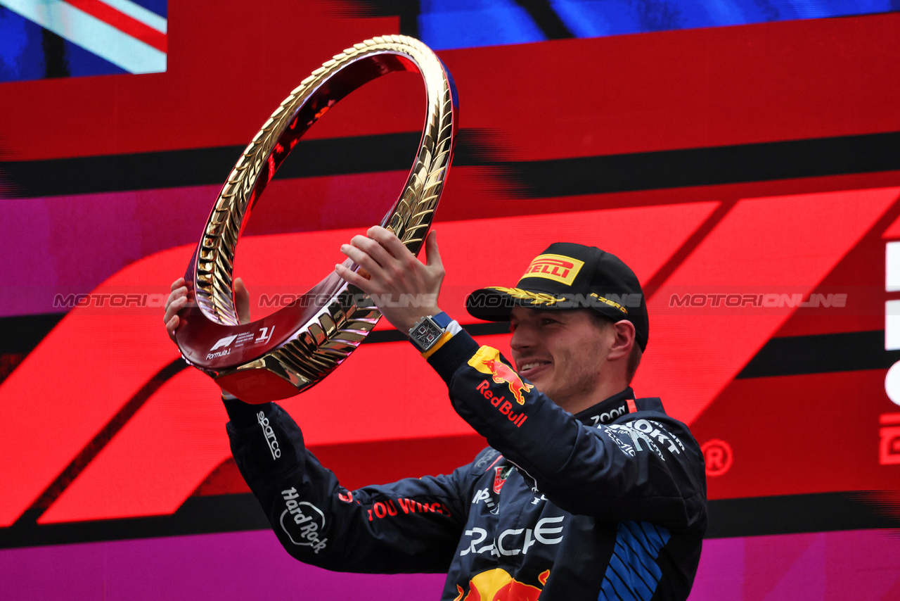 GP CINA, Gara winner Max Verstappen (NLD) Red Bull Racing celebrates on the podium.

21.04.2024. Formula 1 World Championship, Rd 5, Chinese Grand Prix, Shanghai, China, Gara Day.

- www.xpbimages.com, EMail: requests@xpbimages.com © Copyright: Rew / XPB Images