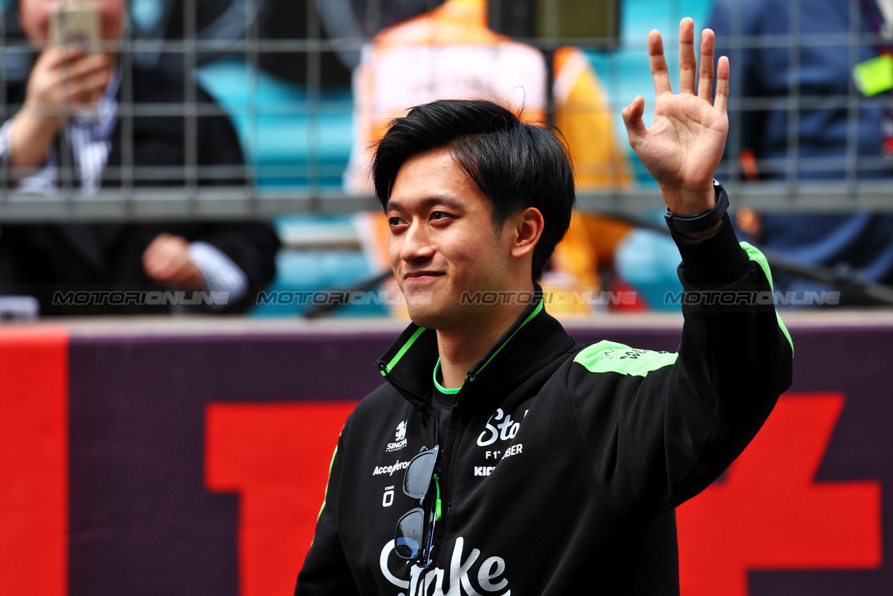 GP CINA, Zhou Guanyu (CHN) Sauber on the drivers' parade.

21.04.2024. Formula 1 World Championship, Rd 5, Chinese Grand Prix, Shanghai, China, Gara Day.

 - www.xpbimages.com, EMail: requests@xpbimages.com © Copyright: Coates / XPB Images