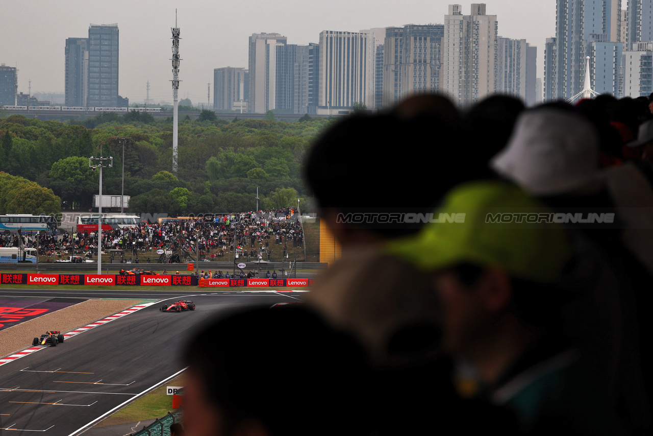 GP CINA, Sergio Perez (MEX) Red Bull Racing RB20.

21.04.2024. Formula 1 World Championship, Rd 5, Chinese Grand Prix, Shanghai, China, Gara Day.

 - www.xpbimages.com, EMail: requests@xpbimages.com © Copyright: Coates / XPB Images