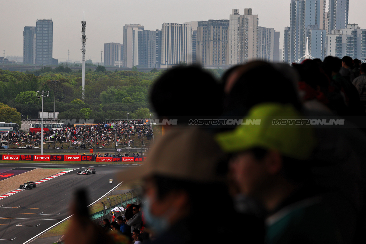 GP CINA, Lewis Hamilton (GBR) Mercedes AMG F1 W15.

21.04.2024. Formula 1 World Championship, Rd 5, Chinese Grand Prix, Shanghai, China, Gara Day.

 - www.xpbimages.com, EMail: requests@xpbimages.com © Copyright: Coates / XPB Images