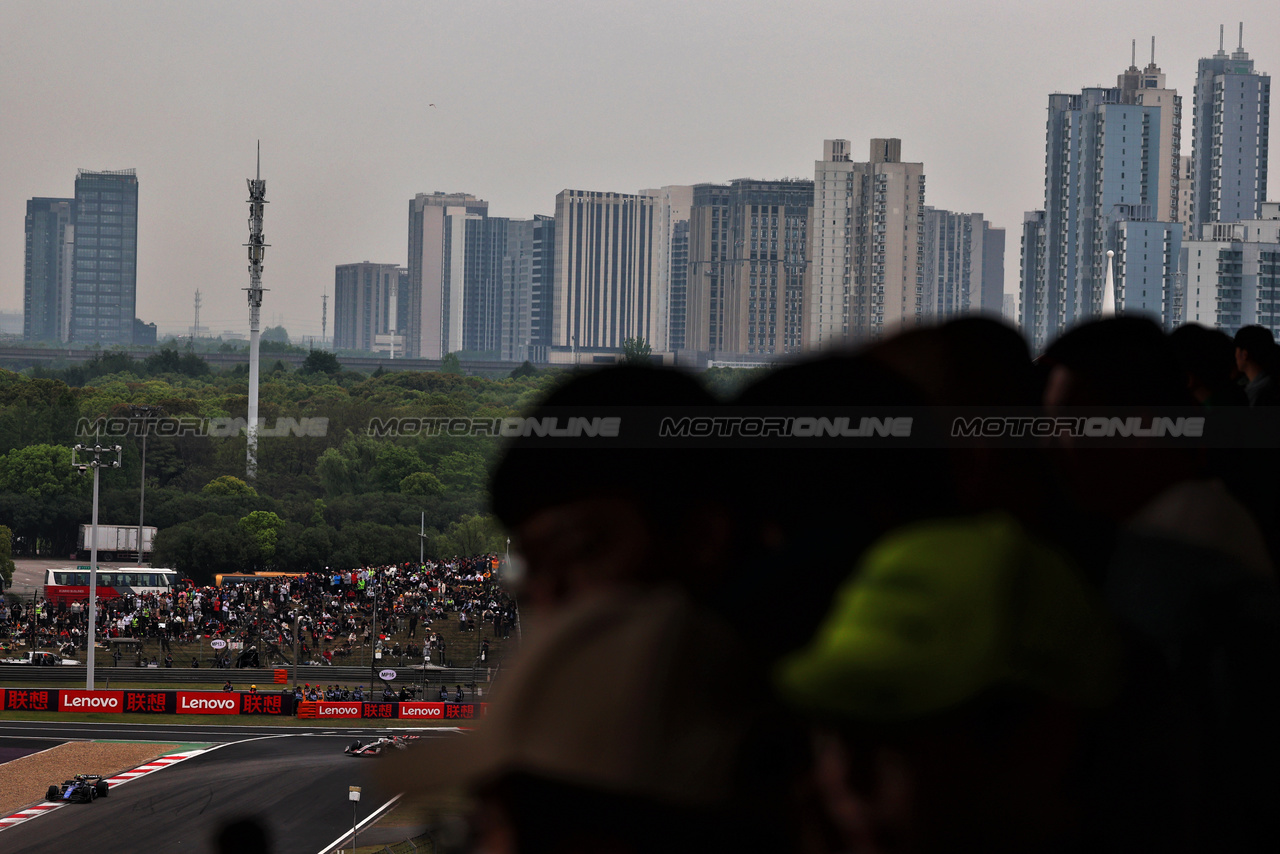 GP CINA, Logan Sargeant (USA) Williams Racing FW46.

21.04.2024. Formula 1 World Championship, Rd 5, Chinese Grand Prix, Shanghai, China, Gara Day.

 - www.xpbimages.com, EMail: requests@xpbimages.com © Copyright: Coates / XPB Images