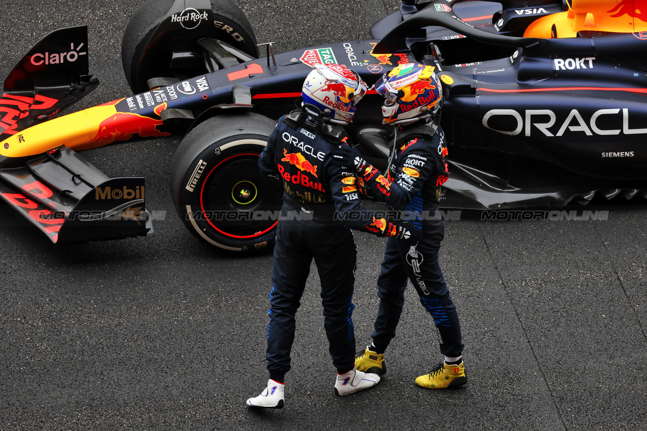 GP CINA, Gara winner Max Verstappen (NLD) Red Bull Racing RB20 celebrates in parc ferme with team mate Sergio Perez (MEX) Red Bull Racing.

21.04.2024. Formula 1 World Championship, Rd 5, Chinese Grand Prix, Shanghai, China, Gara Day.

 - www.xpbimages.com, EMail: requests@xpbimages.com © Copyright: Coates / XPB Images