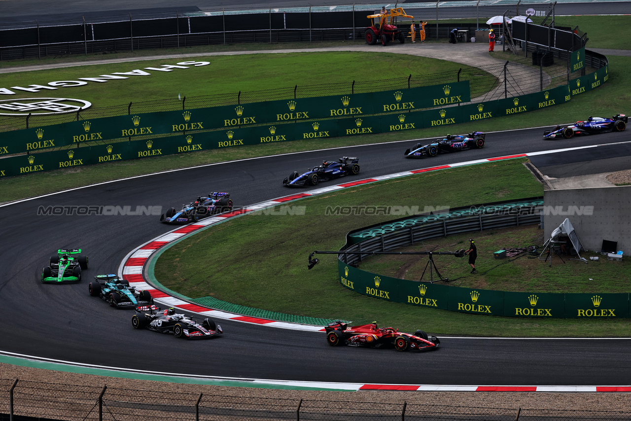 GP CINA, Carlos Sainz Jr (ESP) Ferrari SF-24.

21.04.2024. Formula 1 World Championship, Rd 5, Chinese Grand Prix, Shanghai, China, Gara Day.

 - www.xpbimages.com, EMail: requests@xpbimages.com © Copyright: Coates / XPB Images