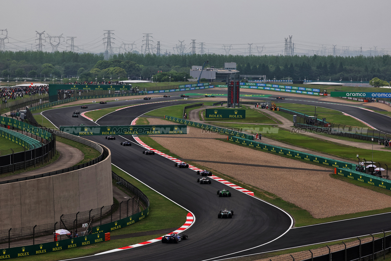 GP CINA, Logan Sargeant (USA) Williams Racing FW46.

21.04.2024. Formula 1 World Championship, Rd 5, Chinese Grand Prix, Shanghai, China, Gara Day.

 - www.xpbimages.com, EMail: requests@xpbimages.com © Copyright: Coates / XPB Images