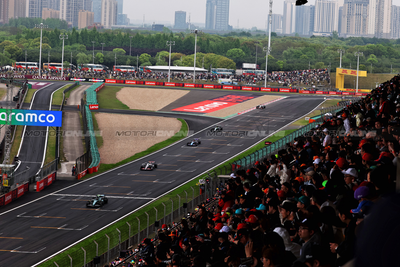GP CINA, Lance Stroll (CDN) Aston Martin F1 Team AMR24.

21.04.2024. Formula 1 World Championship, Rd 5, Chinese Grand Prix, Shanghai, China, Gara Day.

 - www.xpbimages.com, EMail: requests@xpbimages.com © Copyright: Coates / XPB Images