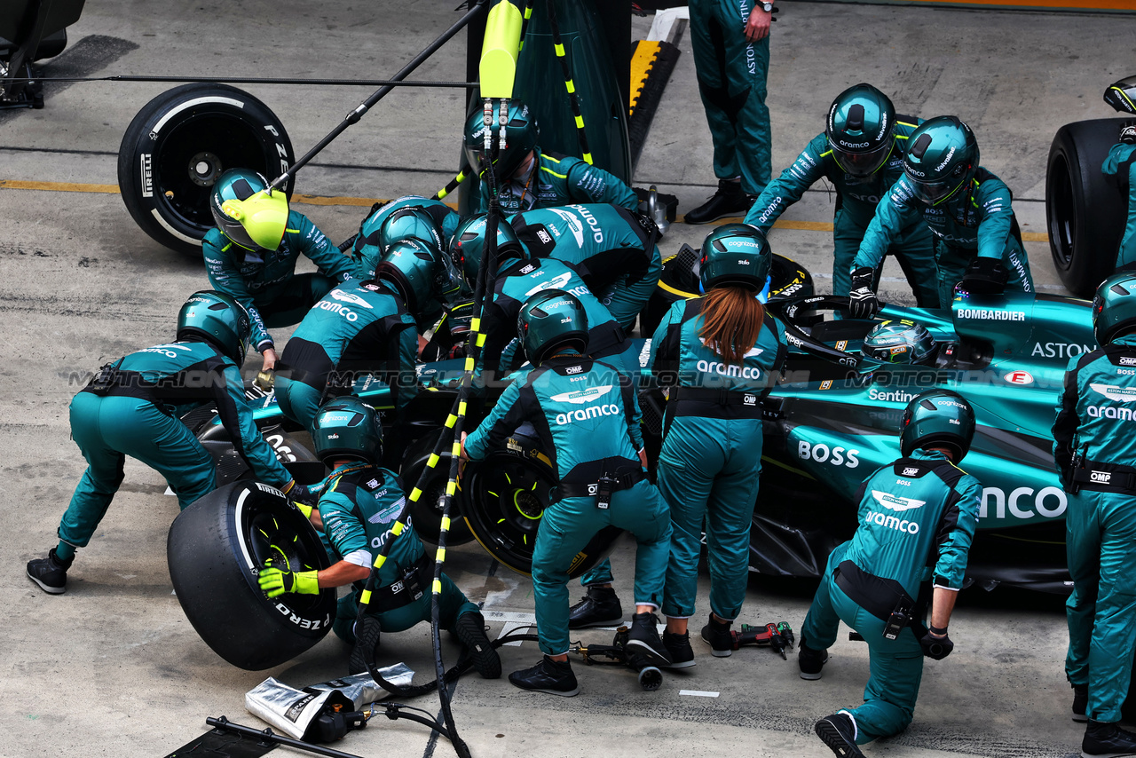 GP CINA, Lance Stroll (CDN) Aston Martin F1 Team AMR24 makes a pit stop.

21.04.2024. Formula 1 World Championship, Rd 5, Chinese Grand Prix, Shanghai, China, Gara Day.

 - www.xpbimages.com, EMail: requests@xpbimages.com © Copyright: Coates / XPB Images