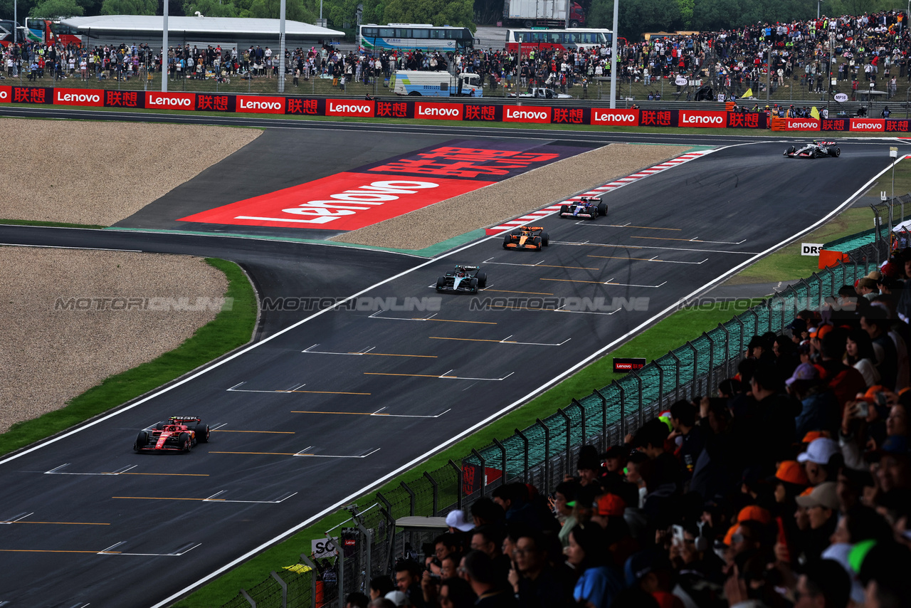 GP CINA, Carlos Sainz Jr (ESP) Ferrari SF-24.

21.04.2024. Formula 1 World Championship, Rd 5, Chinese Grand Prix, Shanghai, China, Gara Day.

 - www.xpbimages.com, EMail: requests@xpbimages.com © Copyright: Coates / XPB Images