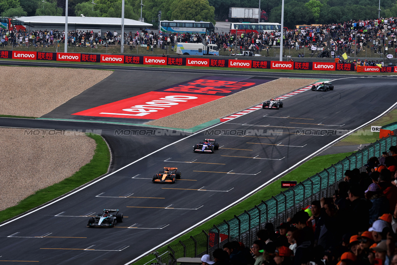 GP CINA, George Russell (GBR) Mercedes AMG F1 W15.

21.04.2024. Formula 1 World Championship, Rd 5, Chinese Grand Prix, Shanghai, China, Gara Day.

 - www.xpbimages.com, EMail: requests@xpbimages.com © Copyright: Coates / XPB Images