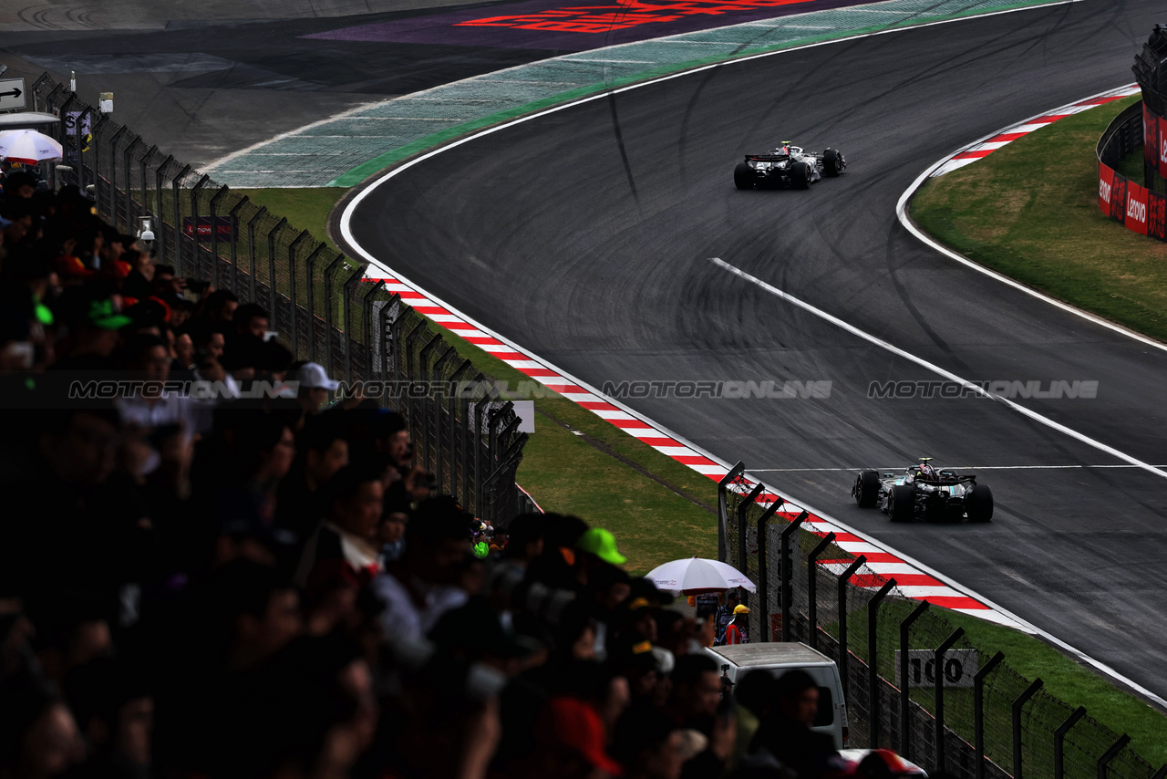 GP CINA, Lewis Hamilton (GBR) Mercedes AMG F1 W15.

21.04.2024. Formula 1 World Championship, Rd 5, Chinese Grand Prix, Shanghai, China, Gara Day.

 - www.xpbimages.com, EMail: requests@xpbimages.com © Copyright: Coates / XPB Images