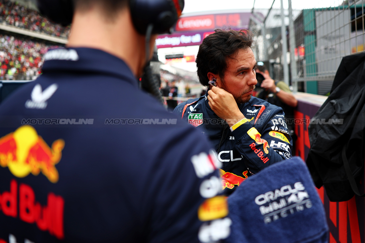 GP CINA, Sergio Perez (MEX) Red Bull Racing on the grid.

21.04.2024. Formula 1 World Championship, Rd 5, Chinese Grand Prix, Shanghai, China, Gara Day.

 - www.xpbimages.com, EMail: requests@xpbimages.com © Copyright: Coates / XPB Images