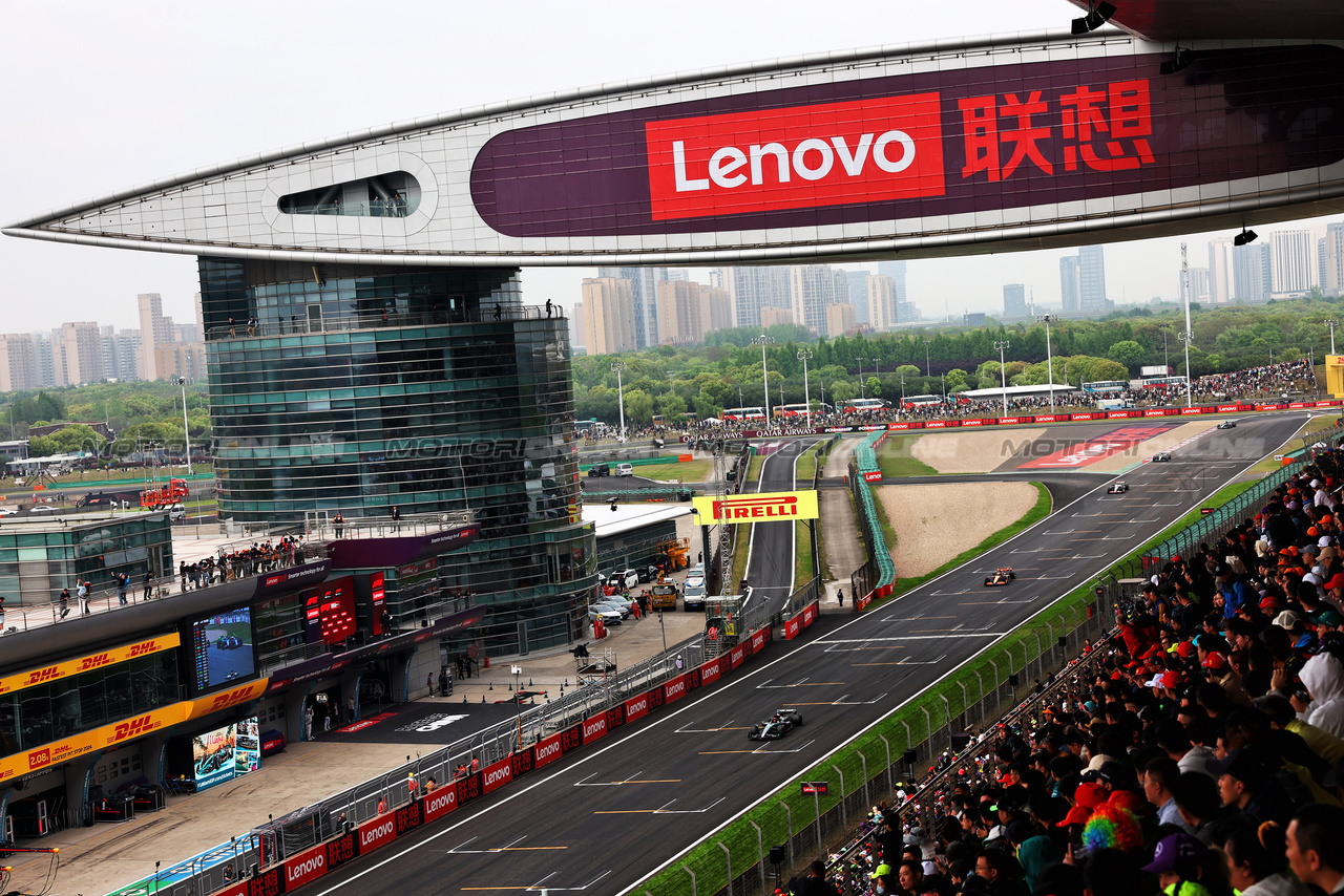 GP CINA, George Russell (GBR) Mercedes AMG F1 W15.

21.04.2024. Formula 1 World Championship, Rd 5, Chinese Grand Prix, Shanghai, China, Gara Day.

 - www.xpbimages.com, EMail: requests@xpbimages.com © Copyright: Coates / XPB Images