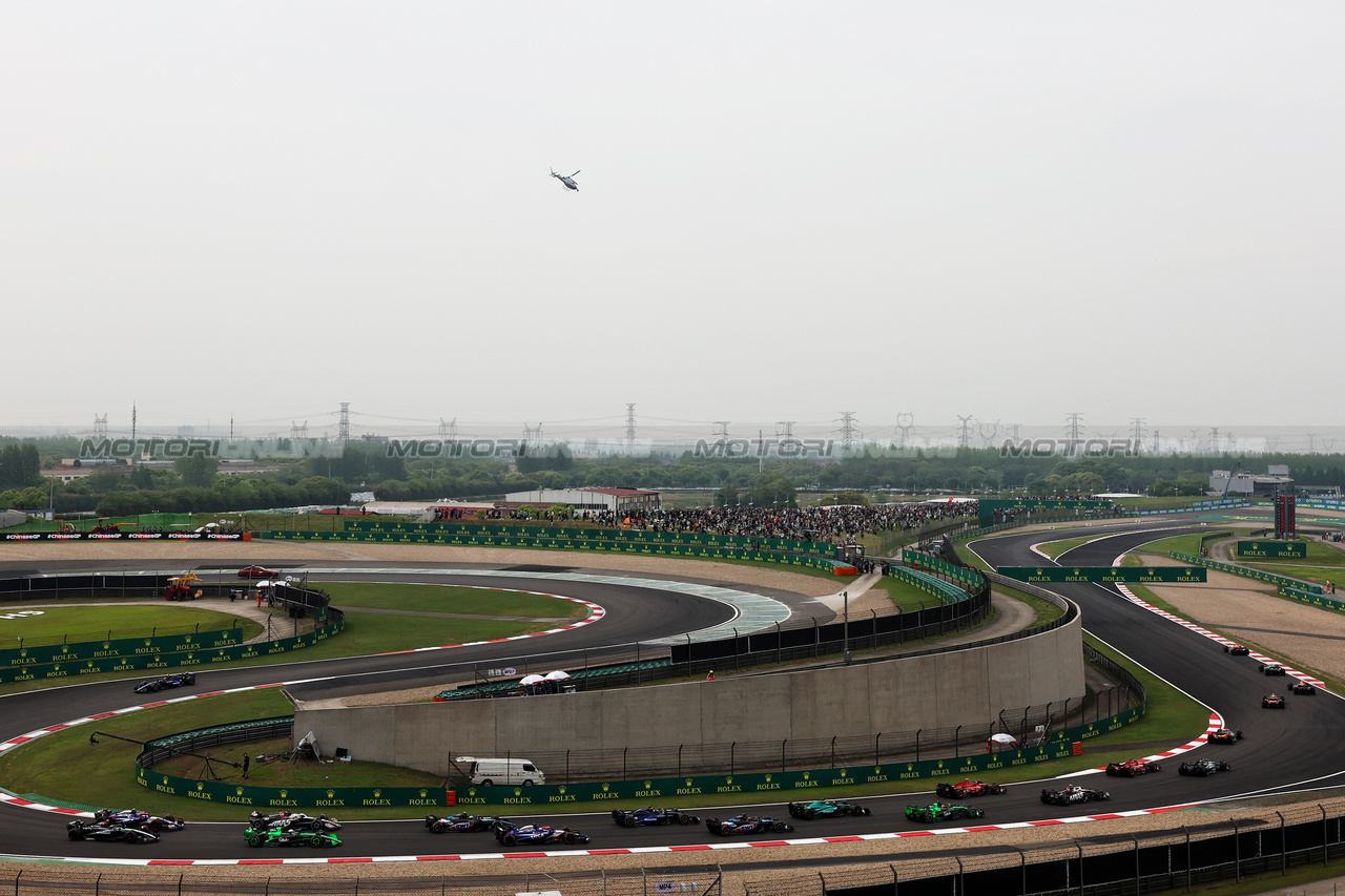 GP CINA, Max Verstappen (NLD) Red Bull Racing RB20 davanti a at the partenza of the race.

21.04.2024. Formula 1 World Championship, Rd 5, Chinese Grand Prix, Shanghai, China, Gara Day.

 - www.xpbimages.com, EMail: requests@xpbimages.com © Copyright: Coates / XPB Images