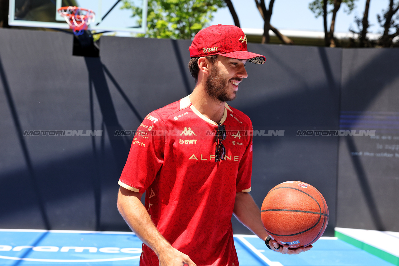GP CINA, Pierre Gasly (FRA) Alpine F1 Team plays basketball in the paddock.

18.04.2024. Formula 1 World Championship, Rd 5, Chinese Grand Prix, Shanghai, China, Preparation Day.

- www.xpbimages.com, EMail: requests@xpbimages.com © Copyright: Bearne / XPB Images