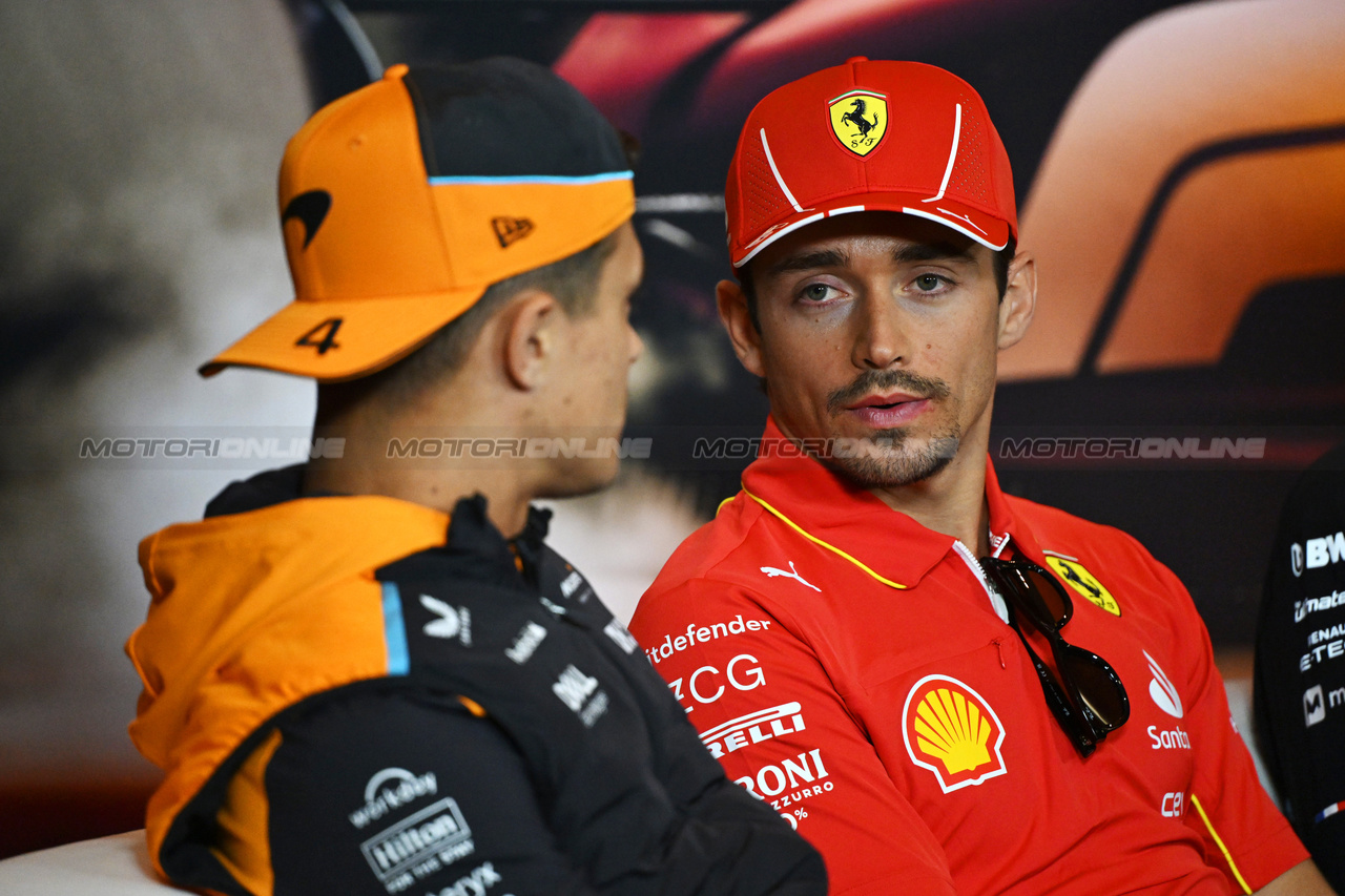 GP CINA, (L to R): Lando Norris (GBR) McLaren e Charles Leclerc (MON) Ferrari in the FIA Press Conference.

18.04.2024. Formula 1 World Championship, Rd 5, Chinese Grand Prix, Shanghai, China, Preparation Day.

- www.xpbimages.com, EMail: requests@xpbimages.com © Copyright: XPB Images