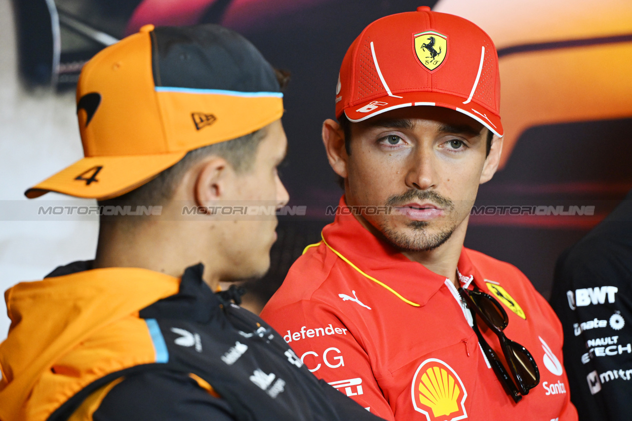 GP CINA, (L to R): Lando Norris (GBR) McLaren e Charles Leclerc (MON) Ferrari in the FIA Press Conference.

18.04.2024. Formula 1 World Championship, Rd 5, Chinese Grand Prix, Shanghai, China, Preparation Day.

- www.xpbimages.com, EMail: requests@xpbimages.com © Copyright: XPB Images