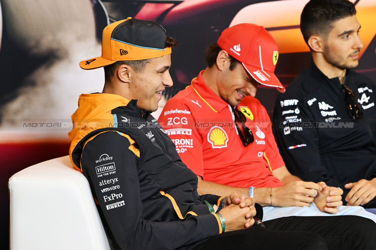 GP CINA, (L to R): Lando Norris (GBR) McLaren e Charles Leclerc (MON) Ferrari in the FIA Press Conference.

18.04.2024. Formula 1 World Championship, Rd 5, Chinese Grand Prix, Shanghai, China, Preparation Day.

- www.xpbimages.com, EMail: requests@xpbimages.com © Copyright: XPB Images
