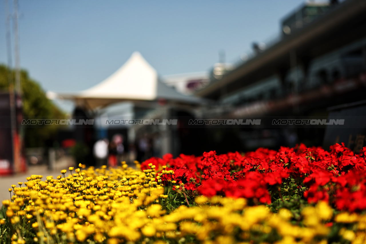 GP CINA, Paddock Atmosfera.

18.04.2024. Formula 1 World Championship, Rd 5, Chinese Grand Prix, Shanghai, China, Preparation Day.

- www.xpbimages.com, EMail: requests@xpbimages.com © Copyright: Rew / XPB Images
