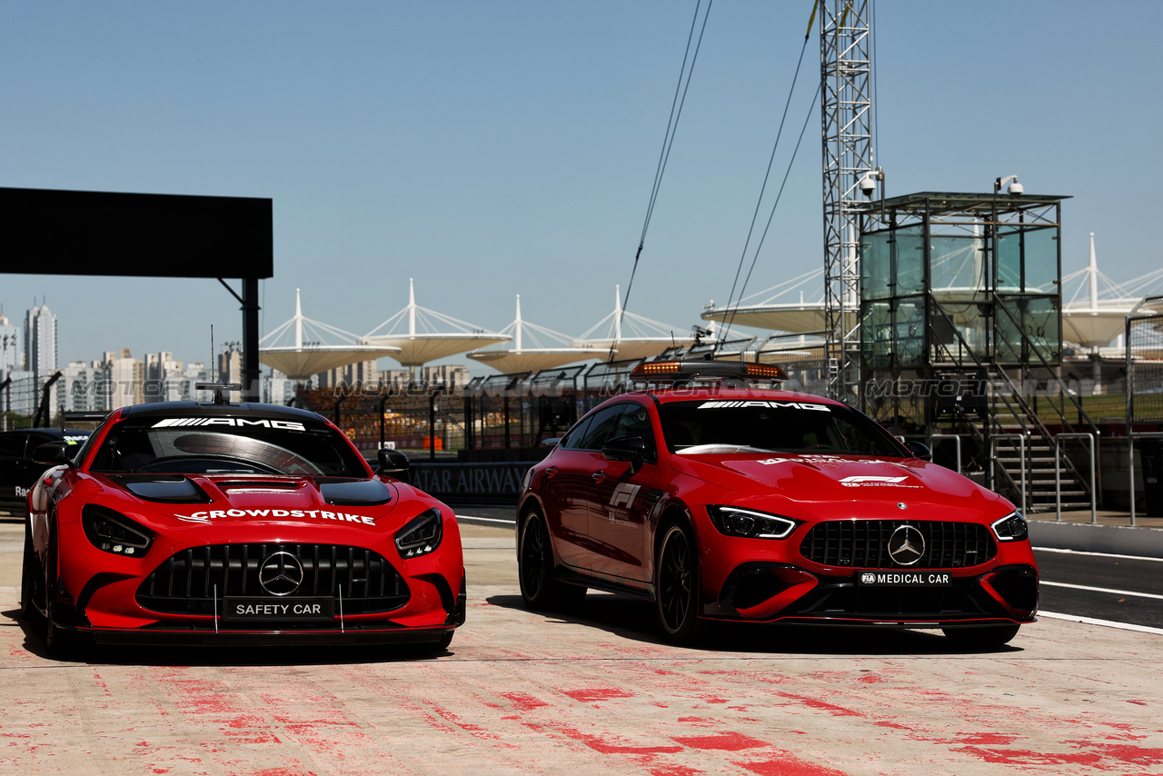 GP CINA, Mercedes FIA Safety Car e Mercedes FIA Medical Car.

18.04.2024. Formula 1 World Championship, Rd 5, Chinese Grand Prix, Shanghai, China, Preparation Day.

- www.xpbimages.com, EMail: requests@xpbimages.com © Copyright: Rew / XPB Images
