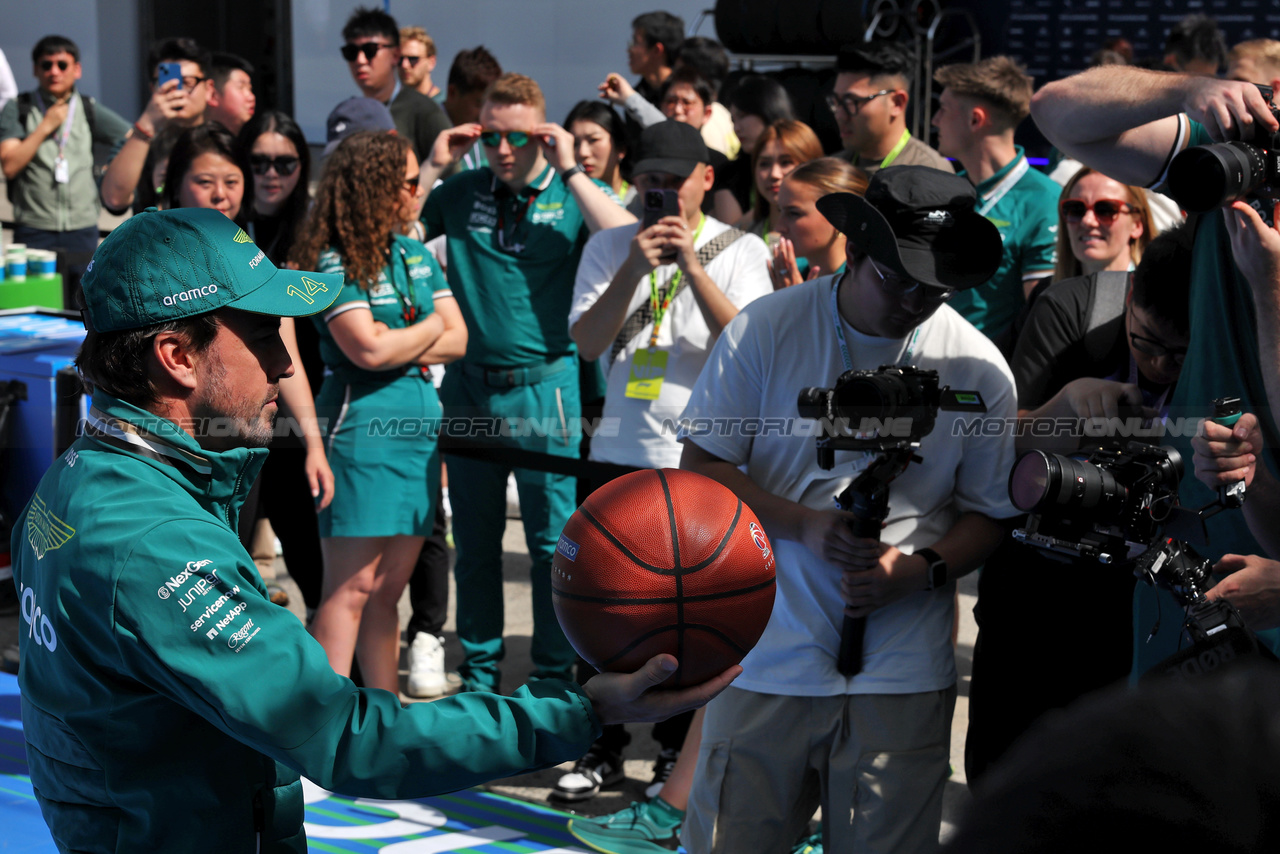 GP CINA, Fernando Alonso (ESP) Aston Martin F1 Team plays basketball in the paddock.

18.04.2024. Formula 1 World Championship, Rd 5, Chinese Grand Prix, Shanghai, China, Preparation Day.

- www.xpbimages.com, EMail: requests@xpbimages.com © Copyright: Rew / XPB Images