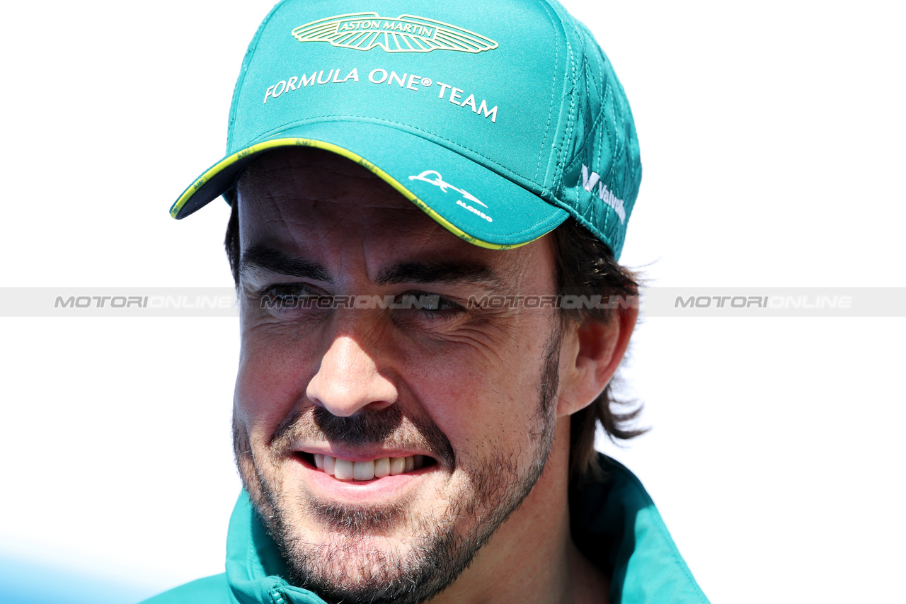 GP CINA, Fernando Alonso (ESP) Aston Martin F1 Team.

18.04.2024. Formula 1 World Championship, Rd 5, Chinese Grand Prix, Shanghai, China, Preparation Day.

- www.xpbimages.com, EMail: requests@xpbimages.com © Copyright: Rew / XPB Images