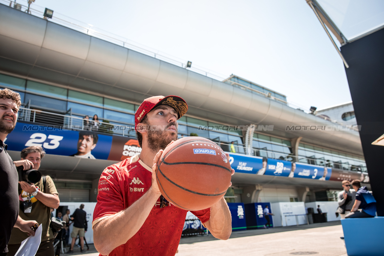 GP CINA, Pierre Gasly (FRA) Alpine F1 Team plays basketball in the paddock.

18.04.2024. Formula 1 World Championship, Rd 5, Chinese Grand Prix, Shanghai, China, Preparation Day.

- www.xpbimages.com, EMail: requests@xpbimages.com © Copyright: Bearne / XPB Images
