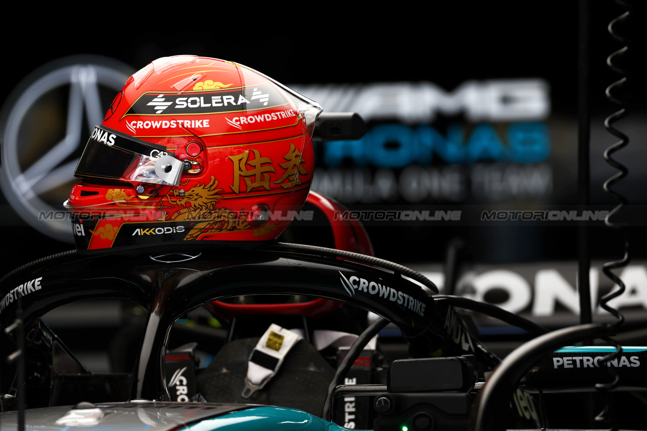 GP CINA, The helmet of George Russell (GBR) Mercedes AMG F1 W15.

18.04.2024. Formula 1 World Championship, Rd 5, Chinese Grand Prix, Shanghai, China, Preparation Day.

 - www.xpbimages.com, EMail: requests@xpbimages.com © Copyright: Coates / XPB Images