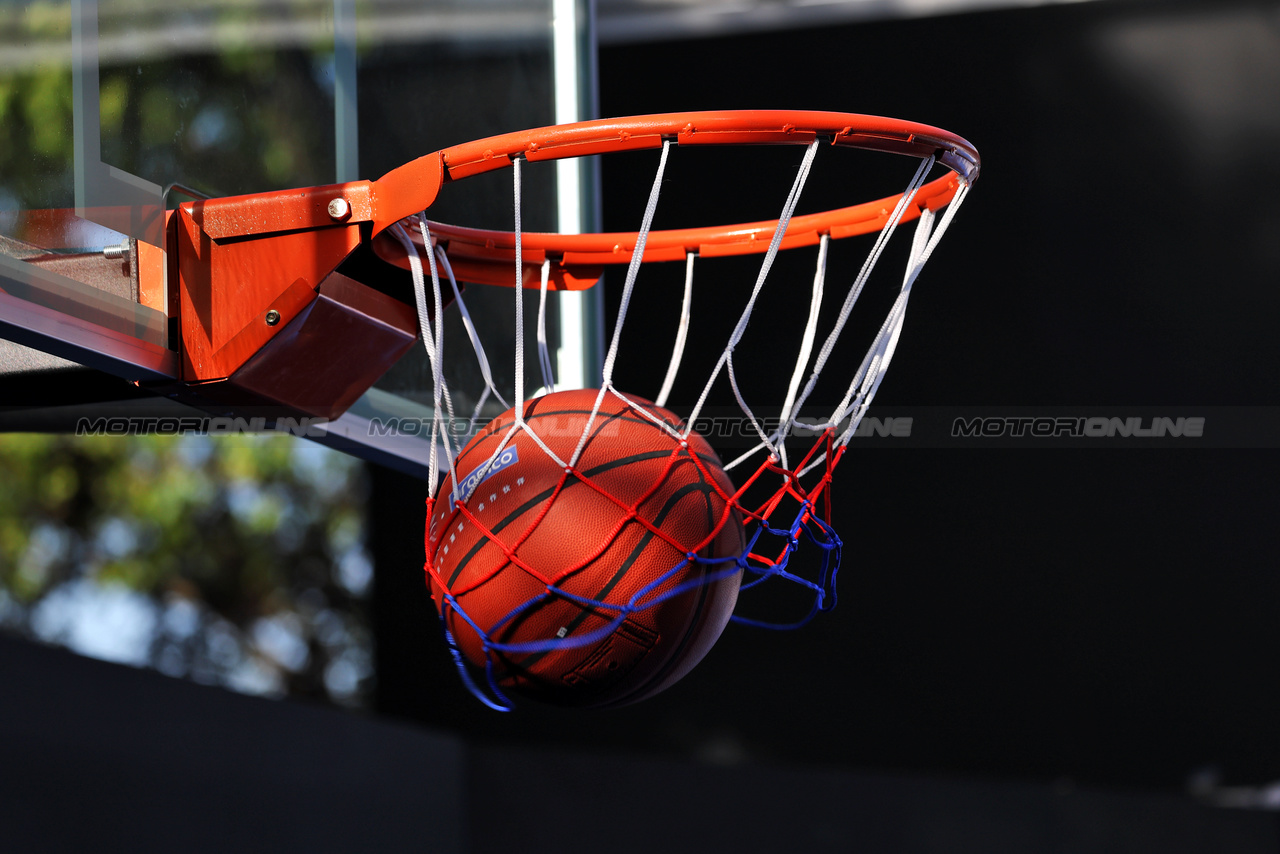 GP CINA, Paddock Atmosfera - basketball e hoop.

18.04.2024. Formula 1 World Championship, Rd 5, Chinese Grand Prix, Shanghai, China, Preparation Day.

- www.xpbimages.com, EMail: requests@xpbimages.com © Copyright: Rew / XPB Images