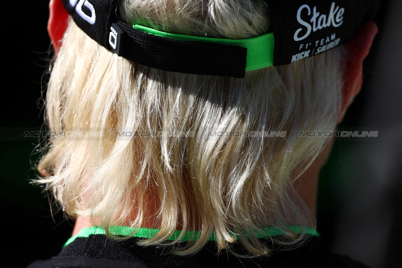 GP CINA, Valtteri Bottas (FIN) Sauber - hair.

18.04.2024. Formula 1 World Championship, Rd 5, Chinese Grand Prix, Shanghai, China, Preparation Day.

 - www.xpbimages.com, EMail: requests@xpbimages.com © Copyright: Coates / XPB Images