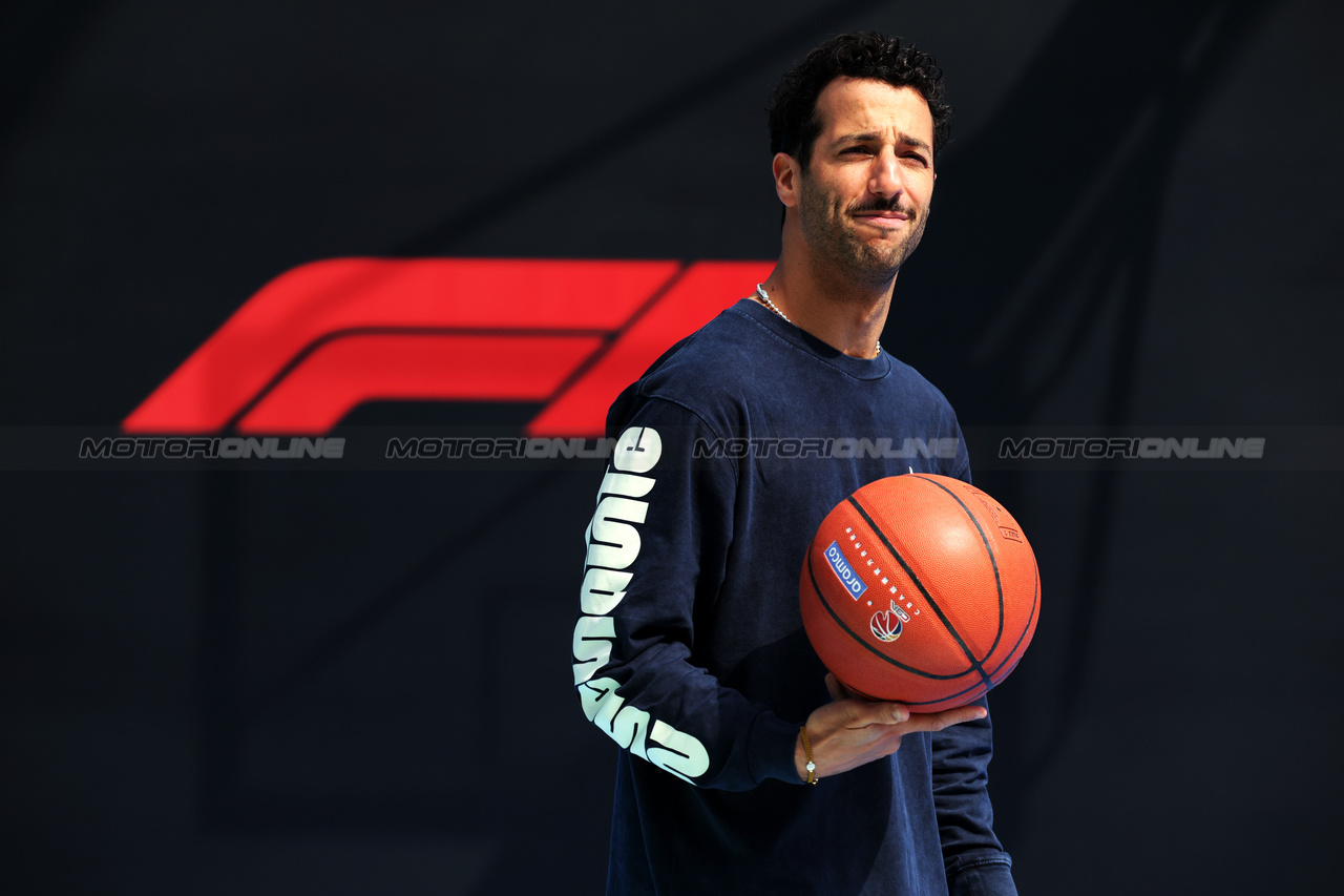 GP CINA, Daniel Ricciardo (AUS) RB plays basketball in the paddock.

18.04.2024. Formula 1 World Championship, Rd 5, Chinese Grand Prix, Shanghai, China, Preparation Day.

- www.xpbimages.com, EMail: requests@xpbimages.com © Copyright: Bearne / XPB Images
