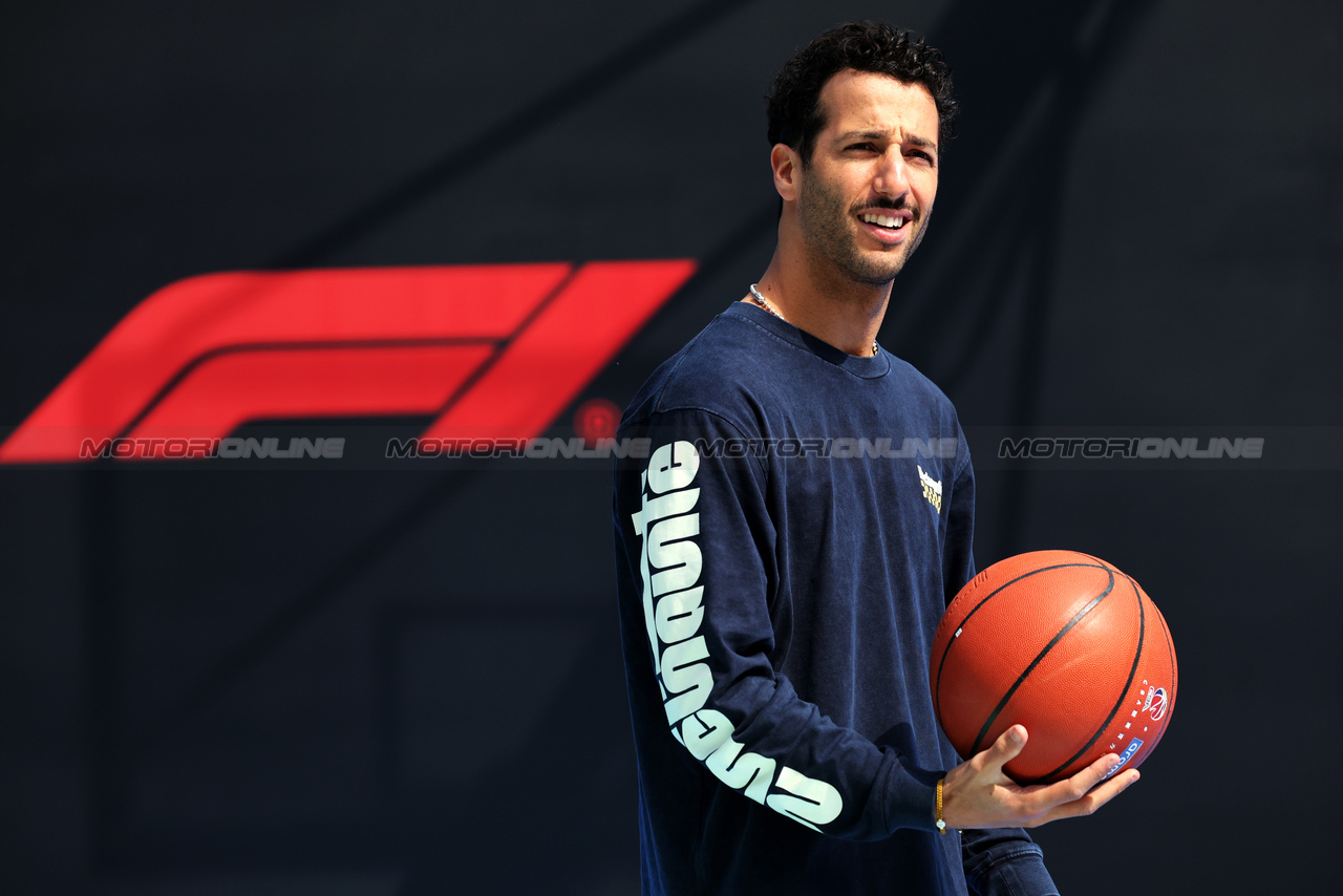 GP CINA, Daniel Ricciardo (AUS) RB plays basketball in the paddock.

18.04.2024. Formula 1 World Championship, Rd 5, Chinese Grand Prix, Shanghai, China, Preparation Day.

- www.xpbimages.com, EMail: requests@xpbimages.com © Copyright: Bearne / XPB Images
