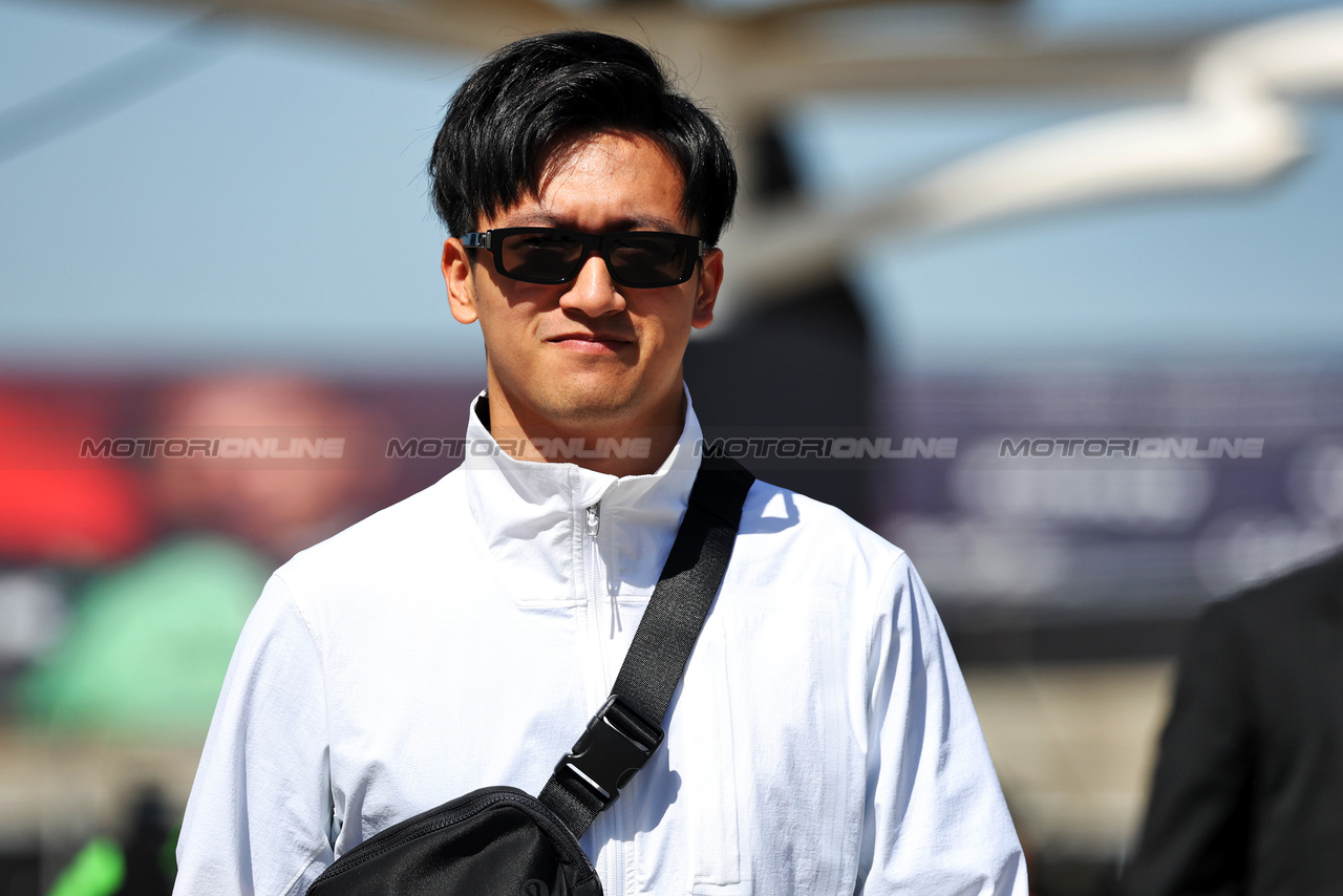 GP CINA, Zhou Guanyu (CHN) Sauber.

18.04.2024. Formula 1 World Championship, Rd 5, Chinese Grand Prix, Shanghai, China, Preparation Day.

- www.xpbimages.com, EMail: requests@xpbimages.com © Copyright: Bearne / XPB Images