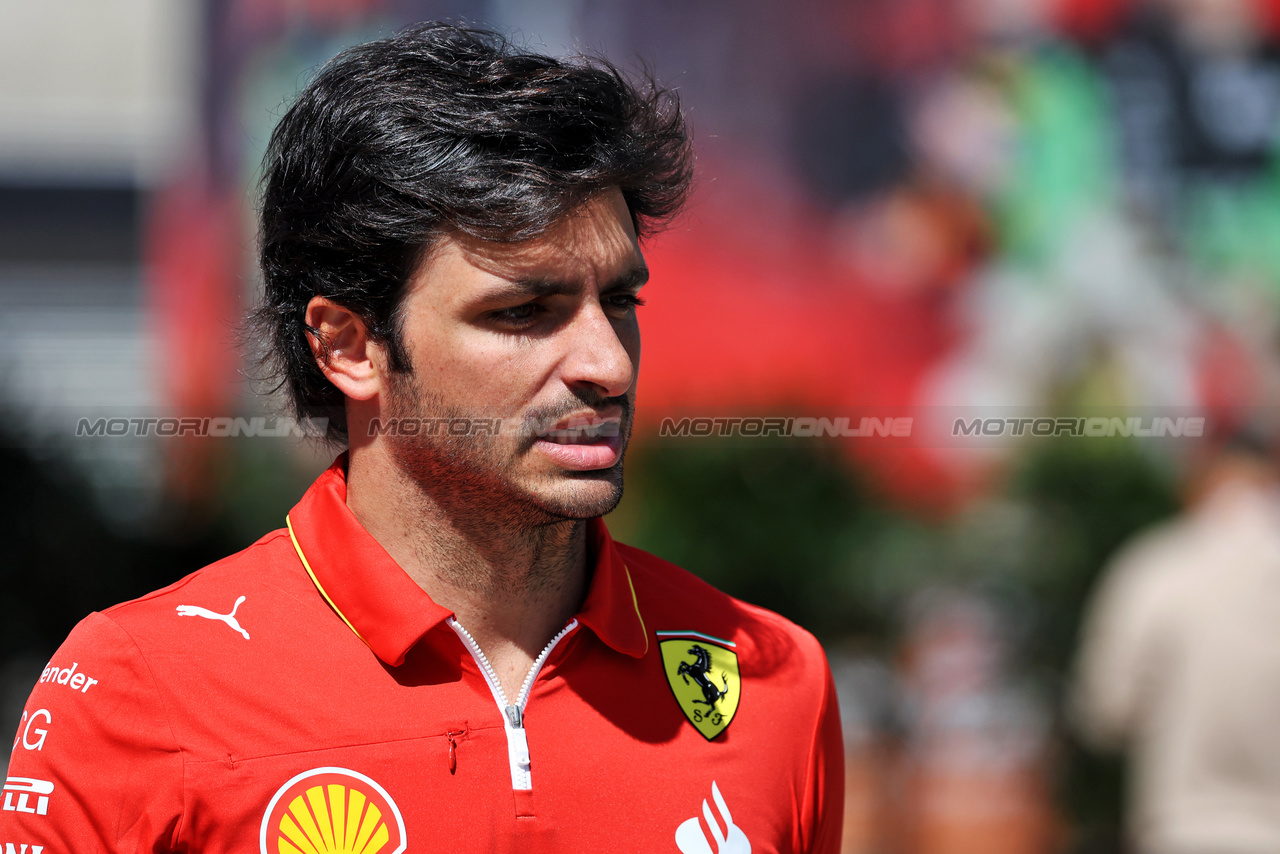 GP CINA, Carlos Sainz Jr (ESP) Ferrari.

18.04.2024. Formula 1 World Championship, Rd 5, Chinese Grand Prix, Shanghai, China, Preparation Day.

- www.xpbimages.com, EMail: requests@xpbimages.com © Copyright: Bearne / XPB Images