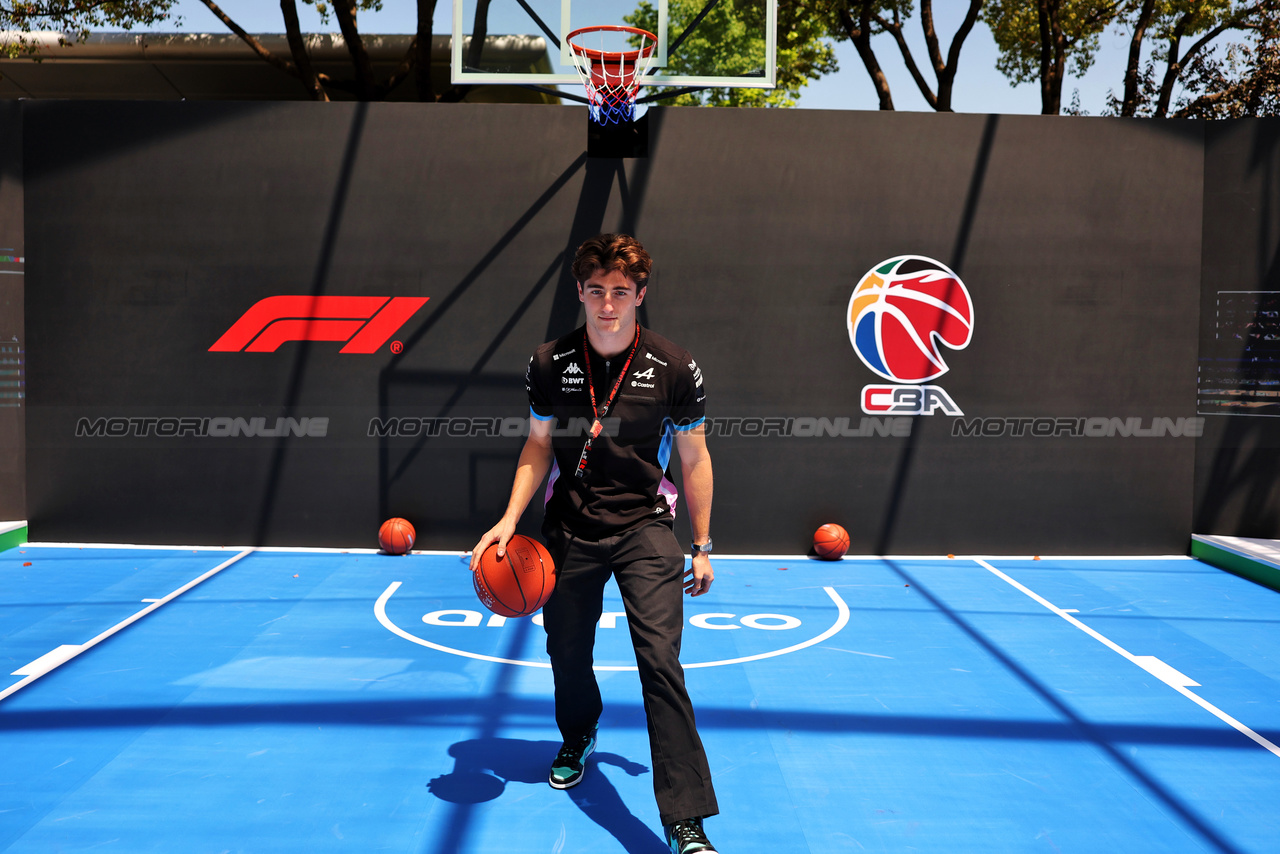 GP CINA, Jack Doohan (AUS) Alpine F1 Team Reserve Driver plays basketball in the paddock.

18.04.2024. Formula 1 World Championship, Rd 5, Chinese Grand Prix, Shanghai, China, Preparation Day.

- www.xpbimages.com, EMail: requests@xpbimages.com © Copyright: Bearne / XPB Images