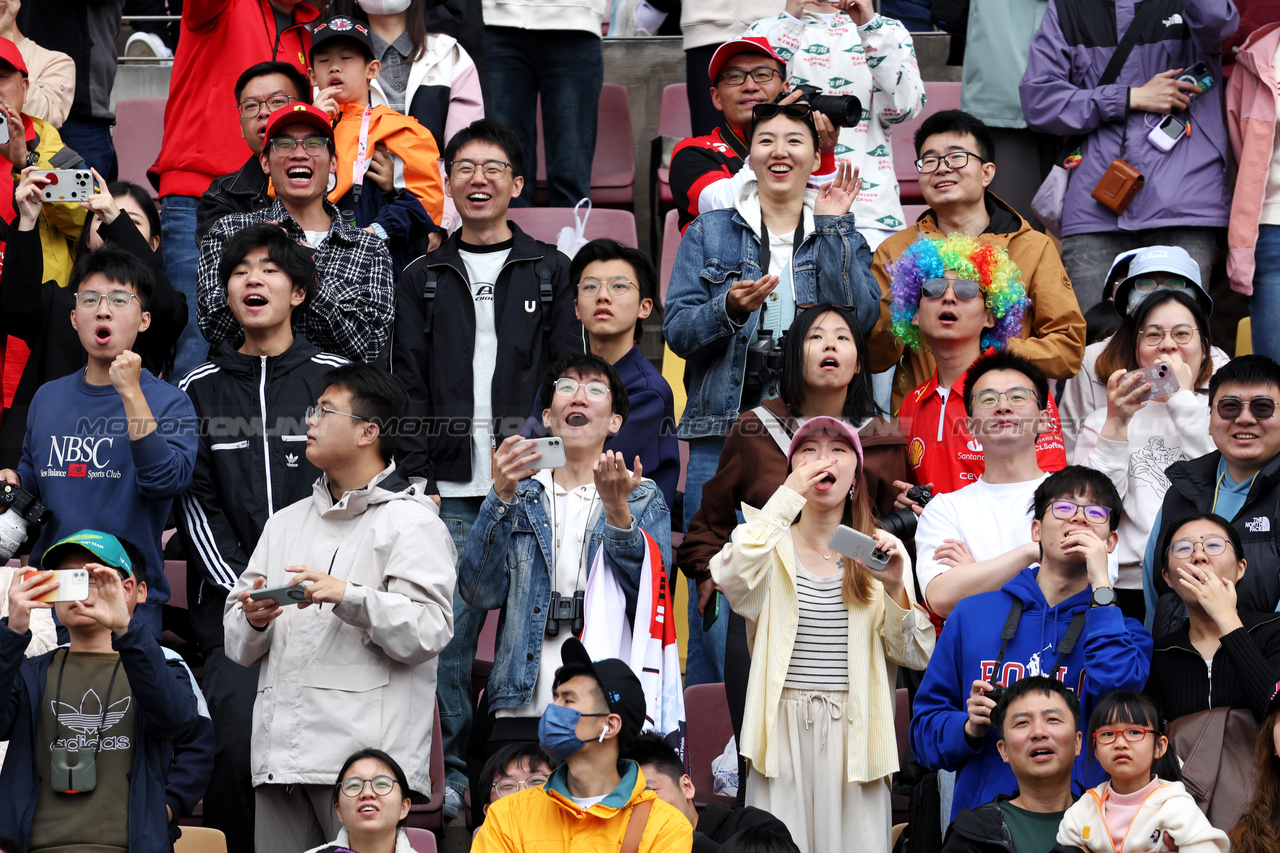 GP CINA, Circuit Atmosfera - fans in the grandstand.

20.04.2024. Formula 1 World Championship, Rd 5, Chinese Grand Prix, Shanghai, China, Sprint e Qualifiche Day.

- www.xpbimages.com, EMail: requests@xpbimages.com © Copyright: Bearne / XPB Images