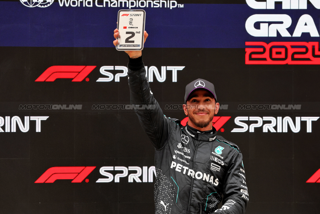 GP CINA, Lewis Hamilton (GBR) Mercedes AMG F1 celebrates his second position in Sprint parc ferme.

20.04.2024. Formula 1 World Championship, Rd 5, Chinese Grand Prix, Shanghai, China, Sprint e Qualifiche Day.

- www.xpbimages.com, EMail: requests@xpbimages.com © Copyright: Bearne / XPB Images