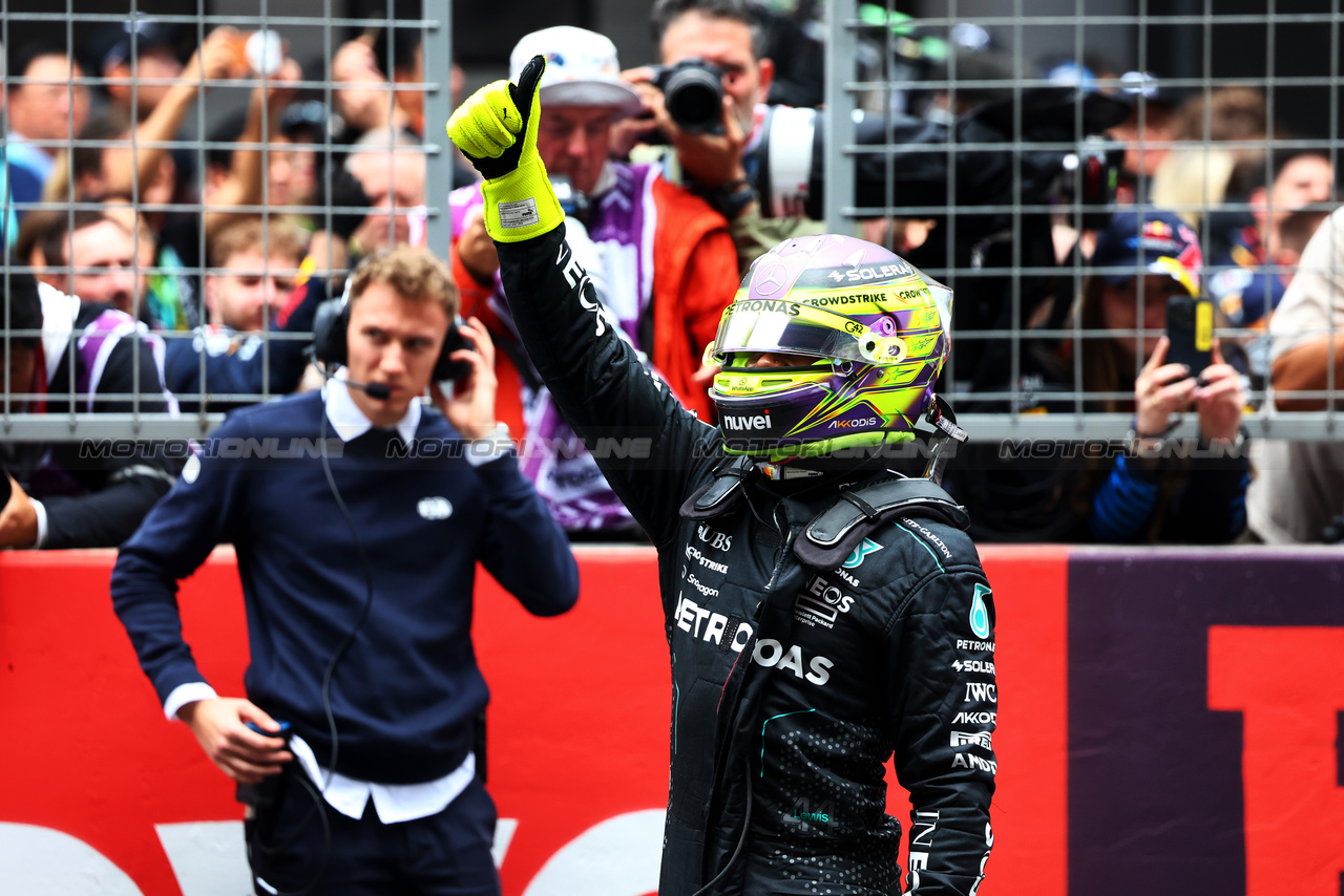 GP CINA, Lewis Hamilton (GBR) Mercedes AMG F1 celebrates his second position in Sprint parc ferme.

20.04.2024. Formula 1 World Championship, Rd 5, Chinese Grand Prix, Shanghai, China, Sprint e Qualifiche Day.

- www.xpbimages.com, EMail: requests@xpbimages.com © Copyright: Batchelor / XPB Images