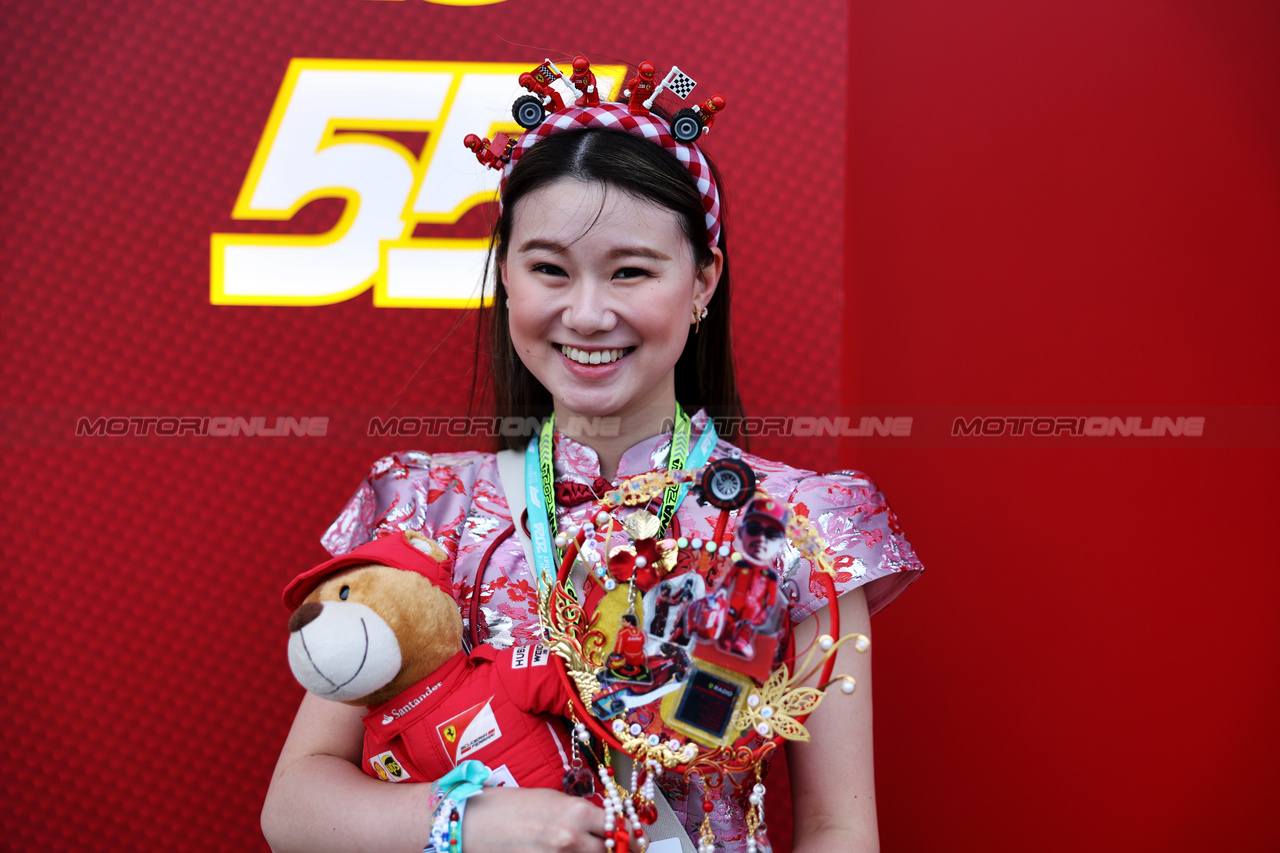 GP CINA, Circuit Atmosfera - Ferrari fan.

20.04.2024. Formula 1 World Championship, Rd 5, Chinese Grand Prix, Shanghai, China, Sprint e Qualifiche Day.

- www.xpbimages.com, EMail: requests@xpbimages.com © Copyright: Bearne / XPB Images