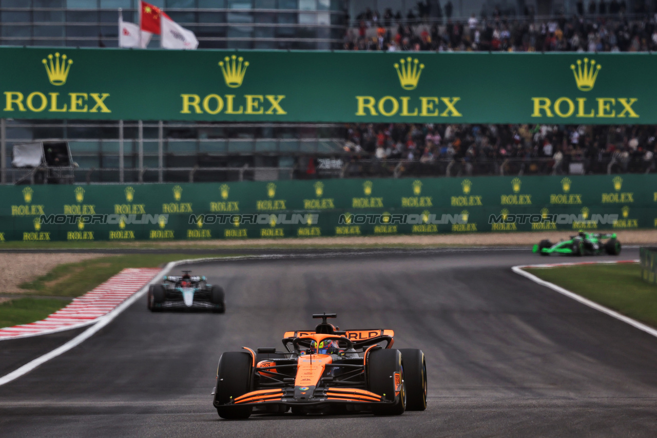 GP CINA, Oscar Piastri (AUS) McLaren MCL38.

20.04.2024. Formula 1 World Championship, Rd 5, Chinese Grand Prix, Shanghai, China, Sprint e Qualifiche Day.

- www.xpbimages.com, EMail: requests@xpbimages.com © Copyright: Rew / XPB Images