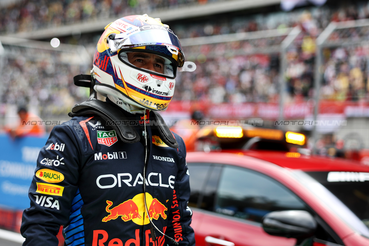 GP CINA, Sergio Perez (MEX) Red Bull Racing on the grid.

20.04.2024. Formula 1 World Championship, Rd 5, Chinese Grand Prix, Shanghai, China, Sprint e Qualifiche Day.

- www.xpbimages.com, EMail: requests@xpbimages.com © Copyright: Bearne / XPB Images