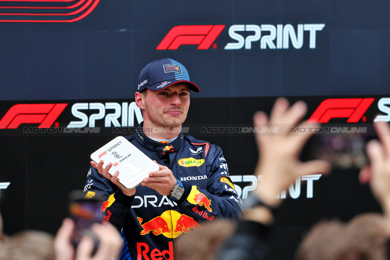 GP CINA, Sprint winner Max Verstappen (NLD) Red Bull Racing celebrates in parc ferme.

20.04.2024. Formula 1 World Championship, Rd 5, Chinese Grand Prix, Shanghai, China, Sprint e Qualifiche Day.

- www.xpbimages.com, EMail: requests@xpbimages.com © Copyright: Rew / XPB Images